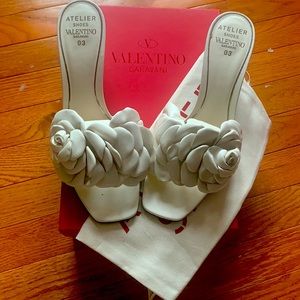 Authentic Valentino 3” high heels sandals